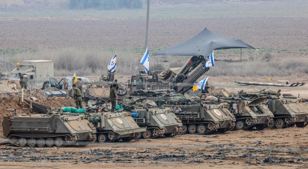 El viernes las Fuerzas de Defensa israelíes anunciaran la ampliación de sus operaciones terrestres en la Franja de Gaza. El viernes las Fuerzas de Defensa israelíes anunciaran la ampliación de sus operaciones terrestres en la Franja de Gaza.