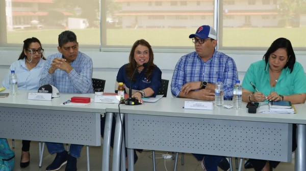 Maruja Gorday de Villalobos, titular del Ministerio de Educación, Meduca (c). Maruja Gorday de Villalobos, titular del Ministerio de Educación, Meduca (c).