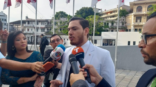 Vásquez demandará ante la Sala Tercera de la Corte Suprema de Justicia la ley de descentralización. Vásquez demandará ante la Sala Tercera de la Corte Suprema de Justicia la ley de descentralización.