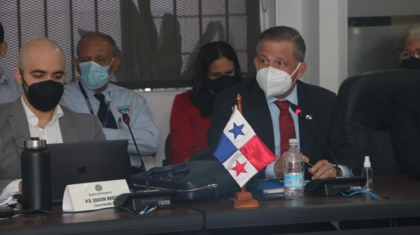 La comisión de presupuesto de la Asamblea durante la aprobación del crédito extraordinario para reforzar el agro. La comisión de presupuesto de la Asamblea durante la aprobación del crédito extraordinario para reforzar el agro.