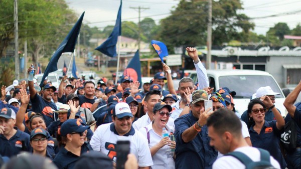 Integrantes del Movimiento Otro Camino en el circuito 13-1, Arraiján, en Panamá Oeste. Integrantes del Movimiento Otro Camino en el circuito 13-1, Arraiján, en Panamá Oeste.