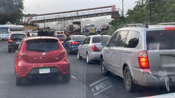 Imagen de AguaAseo, S.A. donde muestran el congestionamiento vehicular por el cierre de la vía Simón Bolívar, conocida como Transístmica este 14 de junio de 2023. Imagen de AguaAseo, S.A. donde muestran el congestionamiento vehicular por el cierre de la vía Simón Bolívar, conocida como Transístmica este 14 de junio de 2023.