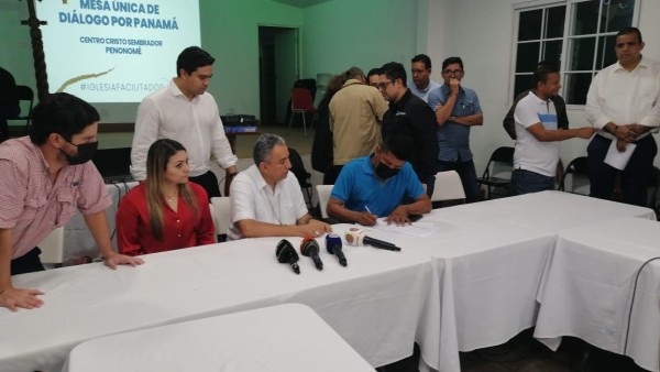 Firmas de los primeros acuerdos. Firmas de los primeros acuerdos.