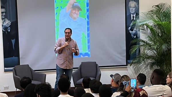 Torrijos insistió en que, si las alianzas fueran la solución como aritmética política, el país no tendría problemas. Torrijos insistió en que, si las alianzas fueran la solución como aritmética política, el país no tendría problemas.