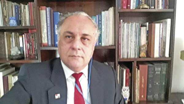 Historiador y miembro de la comisión que corrige el mal uso de los símbolos patrios. Historiador y miembro de la comisión que corrige el mal uso de los símbolos patrios.