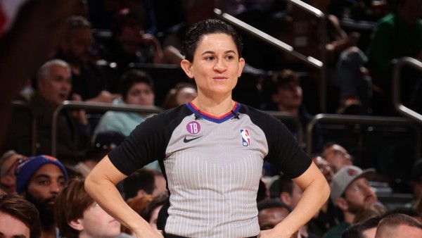 Che Flores durante un partido de la NBA. Che Flores durante un partido de la NBA.