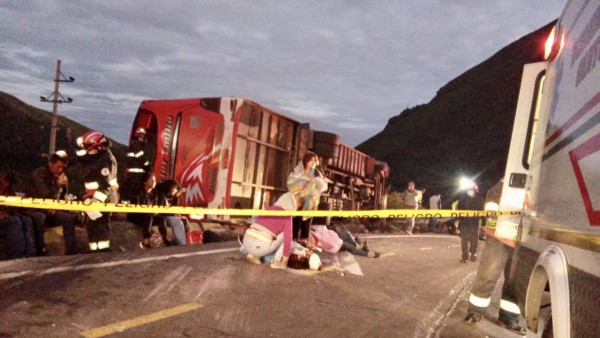 Cerca de las 5:00 a.m. de este lunes 25 de julio, un bus de transporte de pasajeros perdió pista y se volcó en la vía a Papallacta, sector Paluguillo. Cerca de las 5:00 a.m. de este lunes 25 de julio, un bus de transporte de pasajeros perdió pista y se volcó en la vía a Papallacta, sector Paluguillo.