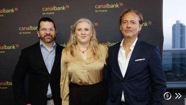 Hikaru Huno, Anne Stichweh, Luis Fernández. Hikaru Huno, Anne Stichweh, Luis Fernández.