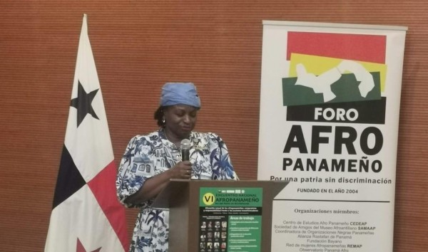 Kamén abrió el foro con una conferencia sobre el estado de la comunidad afro. Kamén abrió el foro con una conferencia sobre el estado de la comunidad afro.