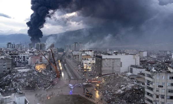 Casi 5.000 muertos en Turquía y Siria tras los devastadores terremotos Casi 5.000 muertos en Turquía y Siria tras los devastadores terremotos
