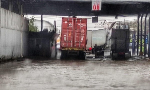 Inundaciones y cierre de puestos de vacunación por fuertes lluvias Inundaciones y cierre de puestos de vacunación por fuertes lluvias