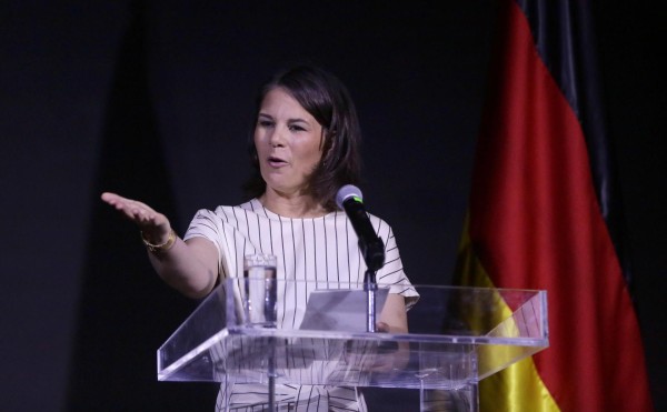 Baerbock cierra en Panamá una gira latinoamericana que la llevó también a Brasil y Colombia. Baerbock cierra en Panamá una gira latinoamericana que la llevó también a Brasil y Colombia.