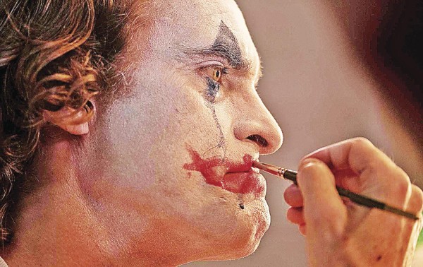 Joaquín Phoenix es el séptimo actor en este papel. Joaquín Phoenix es el séptimo actor en este papel.