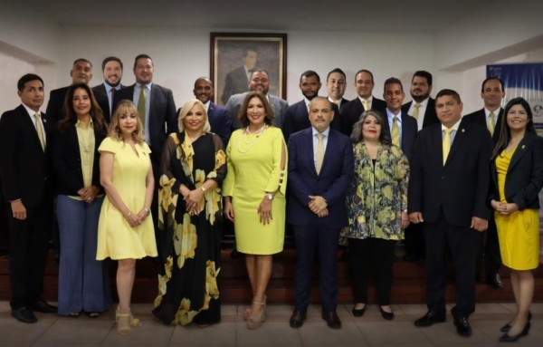 ‘Experiencia gremial’ es la primera nomina que se presenta a las elecciones presidenciales del CNA. ‘Experiencia gremial’ es la primera nomina que se presenta a las elecciones presidenciales del CNA.