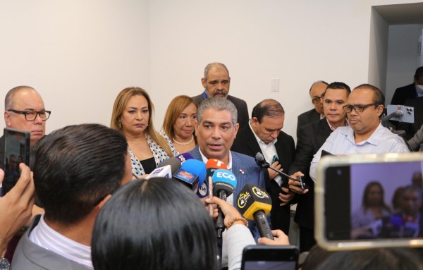 'El Ministerio Público está realizando las investigaciones, pero además de eso el Minsa ha ordenado una auditoria', recordó Sucre. 'El Ministerio Público está realizando las investigaciones, pero además de eso el Minsa ha ordenado una auditoria', recordó Sucre.