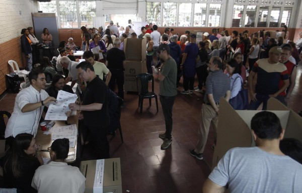 En Medellín, ciudad conservadora y donde es muy fuerte el uribismo, las urnas certificaron la arrolladora victoria del exalcaldeFederico ‘Fico’ Gutiérrez. En Medellín, ciudad conservadora y donde es muy fuerte el uribismo, las urnas certificaron la arrolladora victoria del exalcaldeFederico ‘Fico’ Gutiérrez.