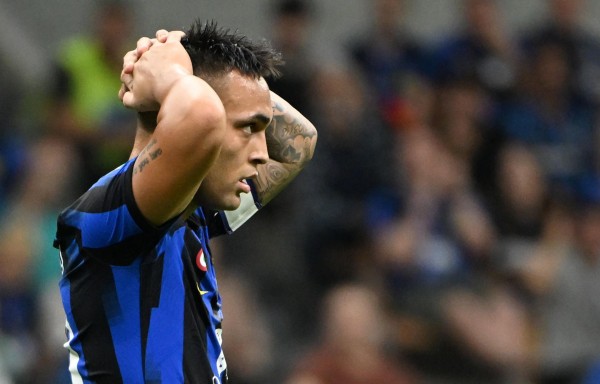 Lautaro Martinez se lamenta durante el partido. Lautaro Martinez se lamenta durante el partido.