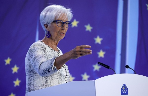 La presidenta del BCE, Christine Lagarde, en la rueda de prensa que ha ofrecido en Fráncfort (Alemania) para explicar una nueva subida de los tipos de interés en la eurozona. La presidenta del BCE, Christine Lagarde, en la rueda de prensa que ha ofrecido en Fráncfort (Alemania) para explicar una nueva subida de los tipos de interés en la eurozona.