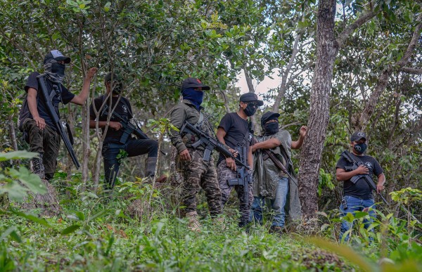 Fotografía de archivo fechada el 5 de noviembre de 2021 de integrantes del grupo armado de autodefensa ‘El Machete’ durante recorridos de vigilancia en el municipio de Pantelho, Chiapas. Fotografía de archivo fechada el 5 de noviembre de 2021 de integrantes del grupo armado de autodefensa ‘El Machete’ durante recorridos de vigilancia en el municipio de Pantelho, Chiapas.