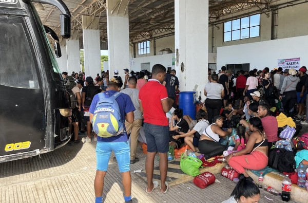 Miles de extranjeros permanecen en regiones mexicanas como Oaxaca (sur) en refugios donde reciben ayuda humanitaria Miles de extranjeros permanecen en regiones mexicanas como Oaxaca (sur) en refugios donde reciben ayuda humanitaria
