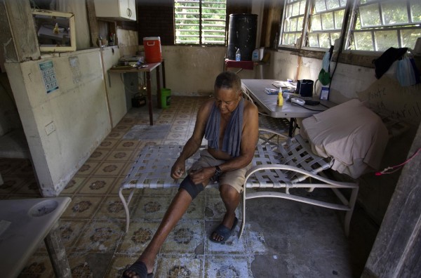 Fotografía del 13 de septiembre de 2022 donde aparece Félix Calderón mientras descansa en una parte de su casa afectada por el paso en el 2017 del huracán María por Canóvanas, Puerto Rico Fotografía del 13 de septiembre de 2022 donde aparece Félix Calderón mientras descansa en una parte de su casa afectada por el paso en el 2017 del huracán María por Canóvanas, Puerto Rico