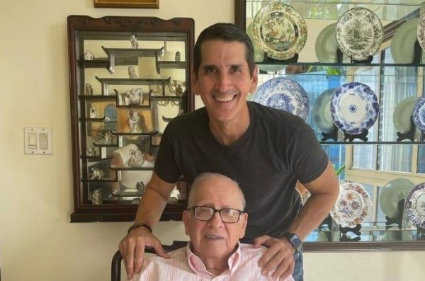 Rómulo Roux junto a su papá Ramón Roux. Rómulo Roux junto a su papá Ramón Roux.