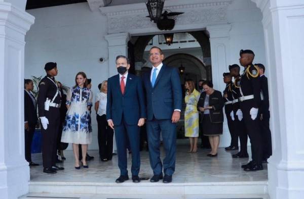 Cortizo y Pierluisi también discutieron sobre fortalecer las relaciones y la cooperación comercial. Cortizo y Pierluisi también discutieron sobre fortalecer las relaciones y la cooperación comercial.