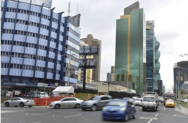 El pulso de la ciudad continúa en su apogeo. El pulso de la ciudad continúa en su apogeo.