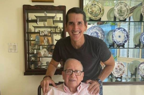 Rómulo Roux junto a su papá Ramón Roux. Rómulo Roux junto a su papá Ramón Roux.