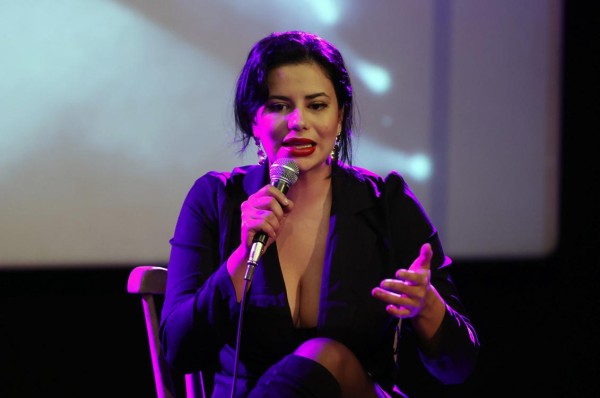 La exactriz de cine para adultos y feminista Amaranta Hank habla en el Festival de Arte Erótico más grande de América Latina, el AEFEST en Bogotá (Colombia). La exactriz de cine para adultos y feminista Amaranta Hank habla en el Festival de Arte Erótico más grande de América Latina, el AEFEST en Bogotá (Colombia).