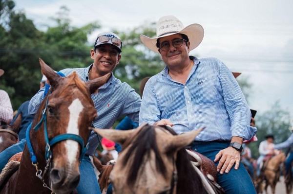 Jorge Simons, empresario y líder comunitario de San Miguelito (i) junto al candidato a la presidencia en 2024 or el Partido Popular, Martín Torrijos Espino (d). Jorge Simons, empresario y líder comunitario de San Miguelito (i) junto al candidato a la presidencia en 2024 or el Partido Popular, Martín Torrijos Espino (d).