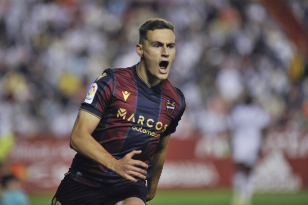 El segoviano en los seis meses que estuvo en el Rayo disputó 19 partidos. El segoviano en los seis meses que estuvo en el Rayo disputó 19 partidos.
