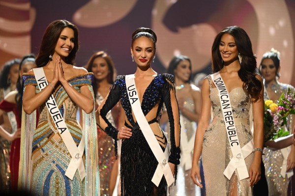 Miss Universo Venezuela 2022A, manda Dudamel; Miss Universo Estados Unidos 2022, R’Bonney Gabriel, y Miss Universo República Dominicana, Andreina Martínez Founier, mientras esperan los resultados del concurso Miss Universo 2022 Miss Universo Venezuela 2022A, manda Dudamel; Miss Universo Estados Unidos 2022, R’Bonney Gabriel, y Miss Universo República Dominicana, Andreina Martínez Founier, mientras esperan los resultados del concurso Miss Universo 2022
