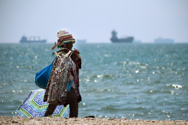 Las naciones del mundo se comprometieron entonces a limitar el aumento de la temperatura mundial a menos de 2 ºC. Las naciones del mundo se comprometieron entonces a limitar el aumento de la temperatura mundial a menos de 2 ºC.