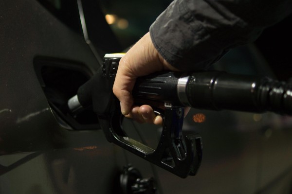 Imagen ilustrativa de surtido de combustible fósil. Imagen ilustrativa de surtido de combustible fósil.
