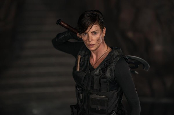 Fotografía sin fecha cedida por Netflix que muestra a la actriz Charlize Theron en una escena de la película THE OLD GUARD. Fotografía sin fecha cedida por Netflix que muestra a la actriz Charlize Theron en una escena de la película THE OLD GUARD.