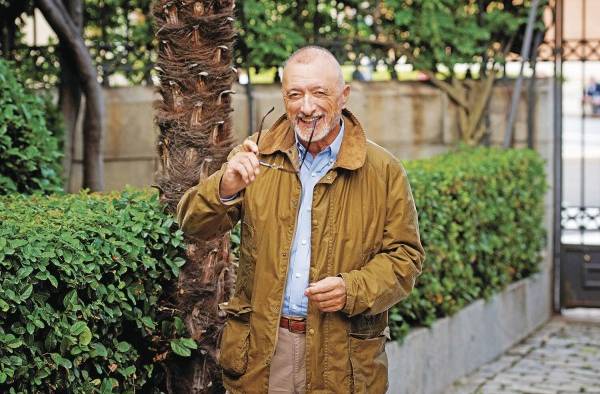 Arturo Pérez Reverte Arturo Pérez Reverte