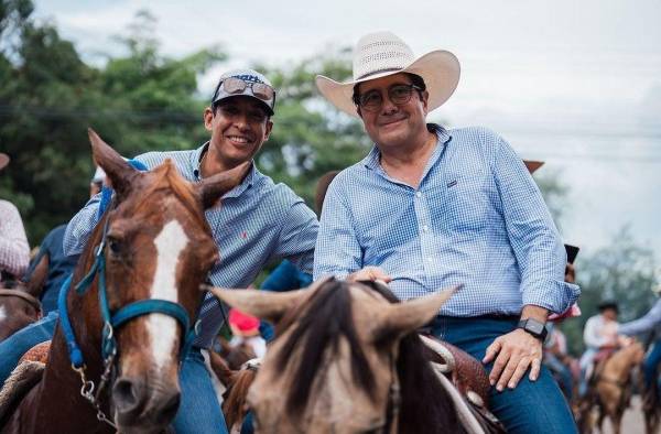Jorge Simons, empresario y líder comunitario de San Miguelito (i) junto al candidato a la presidencia en 2024 or el Partido Popular, Martín Torrijos Espino (d). Jorge Simons, empresario y líder comunitario de San Miguelito (i) junto al candidato a la presidencia en 2024 or el Partido Popular, Martín Torrijos Espino (d).