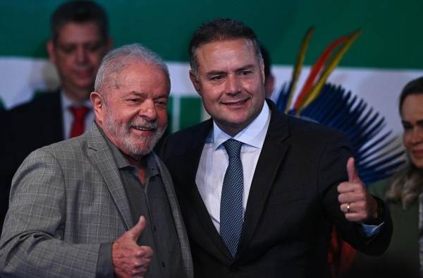 Fotografía de archivo en la que se registró al presidente de Brasil, Luiz Inácio Lula da Silva (i), junto al ministro brasileño de Transportes, Renan Filho, en Brasília (Brasil) Fotografía de archivo en la que se registró al presidente de Brasil, Luiz Inácio Lula da Silva (i), junto al ministro brasileño de Transportes, Renan Filho, en Brasília (Brasil)