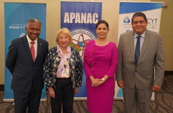 Eduardo Ortega Barria, Gloria Bonder, Luisa Morales y José Fábrega Eduardo Ortega Barria, Gloria Bonder, Luisa Morales y José Fábrega