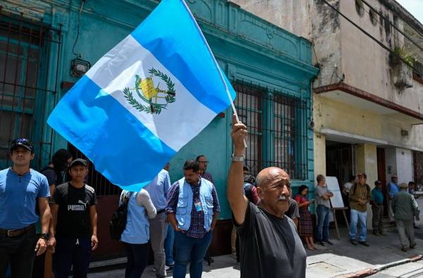 La situación electoral ha provocado manifestaciones en Guatemala para pedir, entre otras cosas, la dimisión de la fiscal general Consuelo Porras. La situación electoral ha provocado manifestaciones en Guatemala para pedir, entre otras cosas, la dimisión de la fiscal general Consuelo Porras.