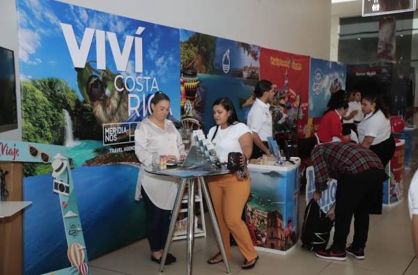 Más de 100 empresas ofrecen los diversos atractivos del país, con la finalidad de promover el turismo interno y reactivar la economía. Más de 100 empresas ofrecen los diversos atractivos del país, con la finalidad de promover el turismo interno y reactivar la economía.