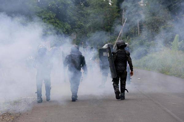 Las fuerzas de seguridad de Panamá continúan con la operación Omega, para tratar de despejar las vías en la provincia caribeña de Bocas del Toro. Las fuerzas de seguridad de Panamá continúan con la operación Omega, para tratar de despejar las vías en la provincia caribeña de Bocas del Toro.