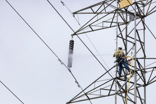 Para evitar un impacto económico en los usuarios finales, el gobierno extenderá hasta diciembre de 2025 los aportes estatales que estabilizan los precios de la electricidad. Para evitar un impacto económico en los usuarios finales, el gobierno extenderá hasta diciembre de 2025 los aportes estatales que estabilizan los precios de la electricidad.
