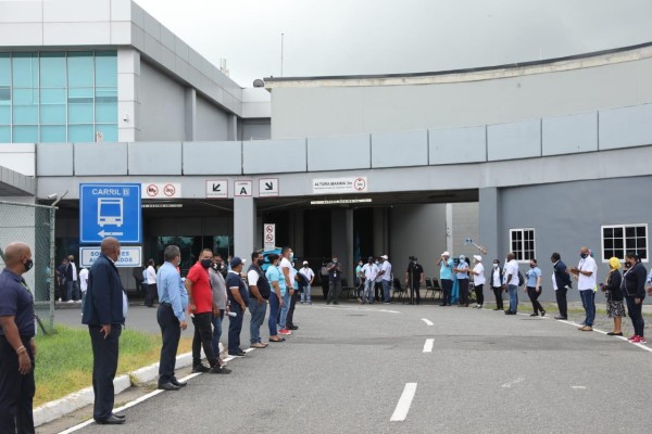 Trabajadores del Aeropuerto Internacional de Tocumen rechazan suspensión de contrato que informó la empresa. Trabajadores del Aeropuerto Internacional de Tocumen rechazan suspensión de contrato que informó la empresa.