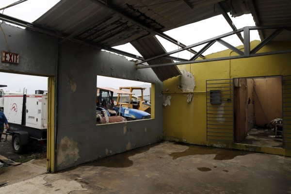 Fotografía fechada el 16 de septiembre que muestra un edificio destrozado por el huracán María en el municipio de Yabucoa, Puerto Rico. Fotografía fechada el 16 de septiembre que muestra un edificio destrozado por el huracán María en el municipio de Yabucoa, Puerto Rico.