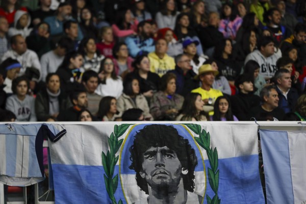 Bandera de Argentina con la imagen de Diego Armando Maradona. Bandera de Argentina con la imagen de Diego Armando Maradona.