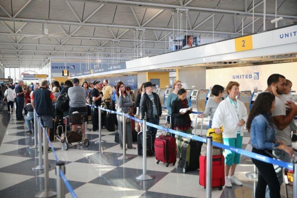 Prevén que el año 2024 será un hito en la recuperación del tráfico aéreo global, con 9.4 millones de pasajeros, superando finalmente los niveles de 2019. Prevén que el año 2024 será un hito en la recuperación del tráfico aéreo global, con 9.4 millones de pasajeros, superando finalmente los niveles de 2019.