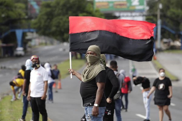 Grupos de estudiantes de la Universidad de Panamá protestan para exigir al gobierno de Laurntino Cortizo Grupos de estudiantes de la Universidad de Panamá protestan para exigir al gobierno de Laurntino Cortizo