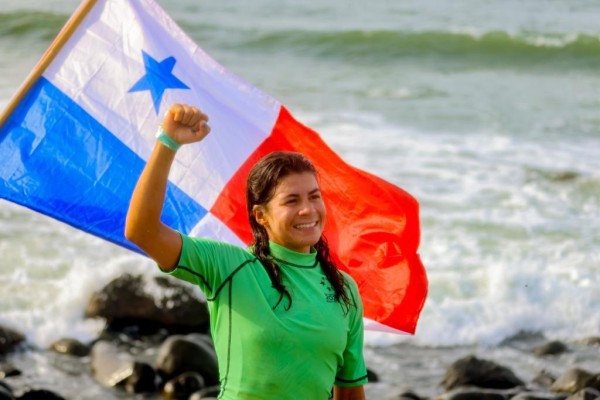 La surfista Verónica Correa sumo 13.50 puntos para llevarse la presea de oro. La surfista Verónica Correa sumo 13.50 puntos para llevarse la presea de oro.